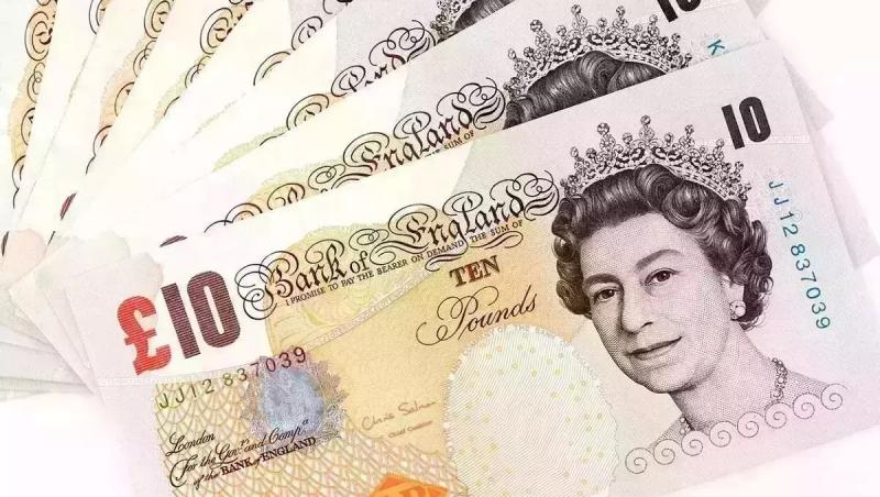 Leul românesc pierde teren important în raport cu lira sterlină