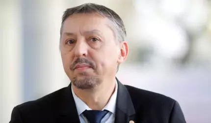 SURSE: Daniel David şi-a dat demisia din funcţia de ministru al Educaţiei