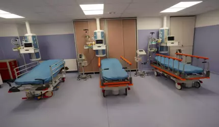 Medici revoltaţi de amânarea creşterii punctului pe serviciu medical: Vindecaţi-i voi pe pacienţi prin OUG-uri