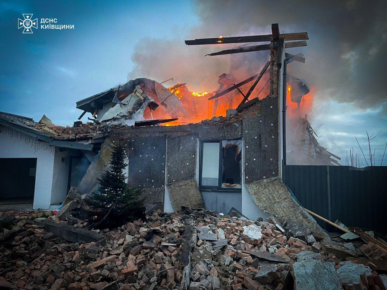 Toată Ucraina, sub atac rusesc: morți, răniți și regiuni întregi fără curent. Porturile de pe Dunăre, lovite