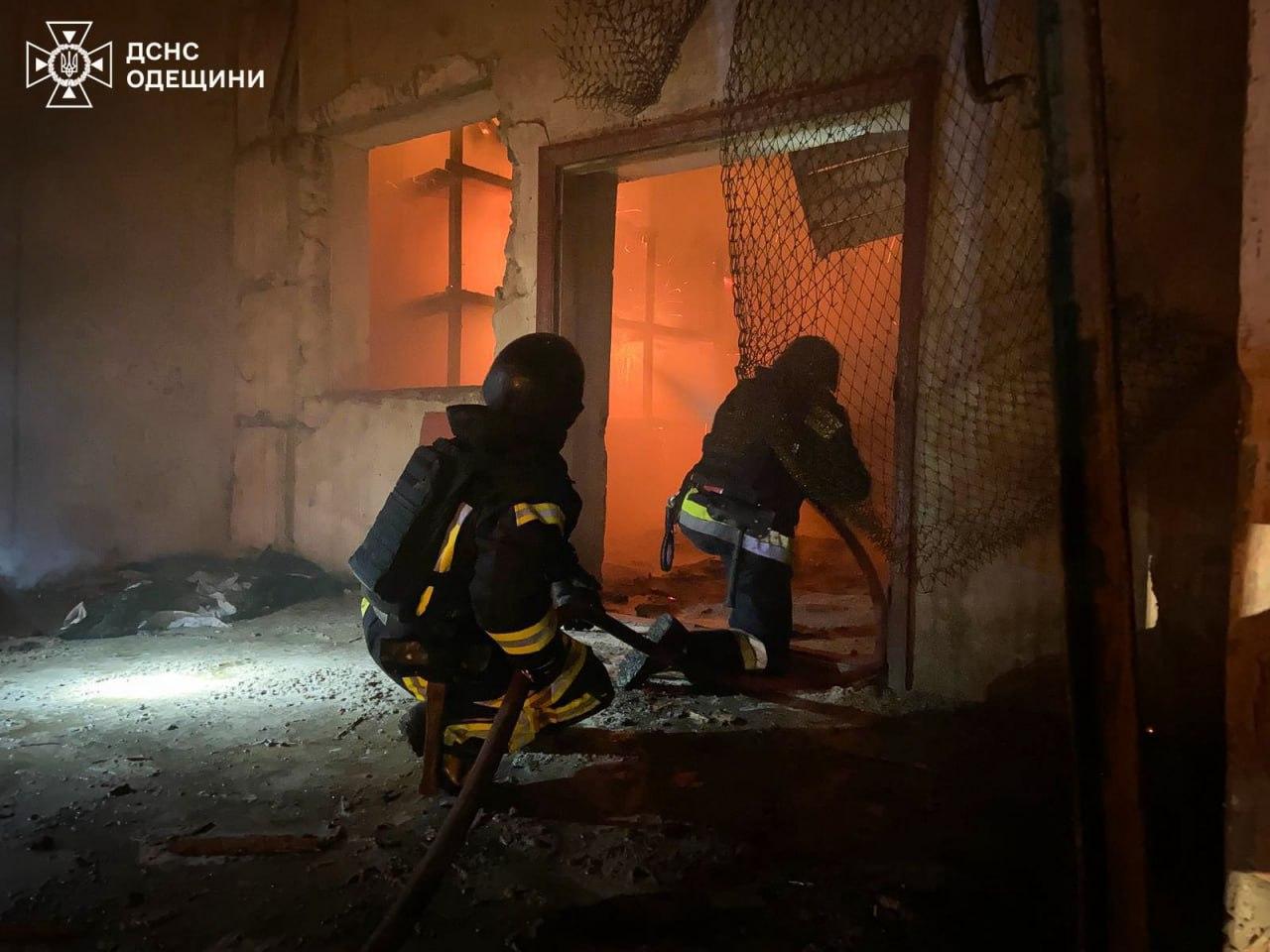 Toată Ucraina, sub atac rusesc: morți, răniți și regiuni întregi fără curent. Porturile de pe Dunăre, lovite