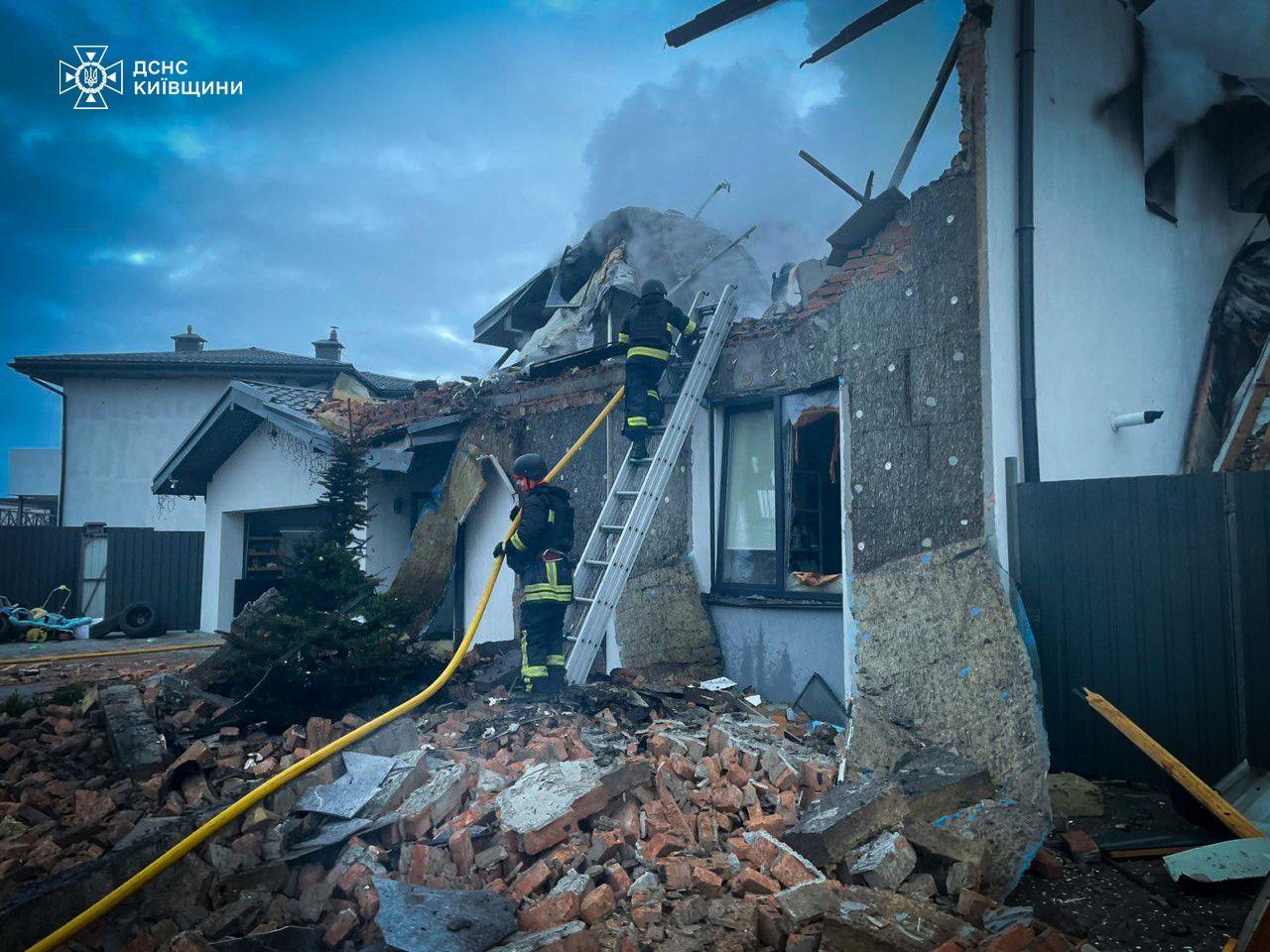 Toată Ucraina, sub atac rusesc: morți, răniți și regiuni întregi fără curent. Porturile de pe Dunăre, lovite