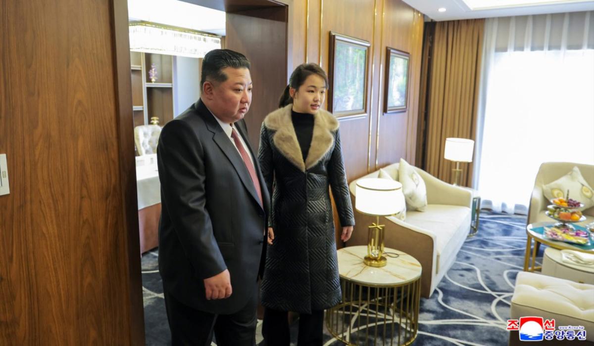 Liderul nord-coreean Kim Jong-un și fiica sa au inaugurat un complex hotelier montan de lux