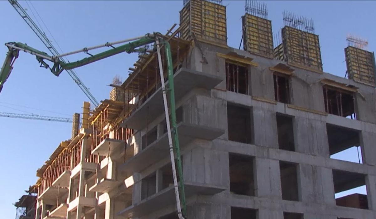 După ani de scumpiri, piața imobiliară frânează. Ce se întâmplă cu prețurile locuințelor anul viitor