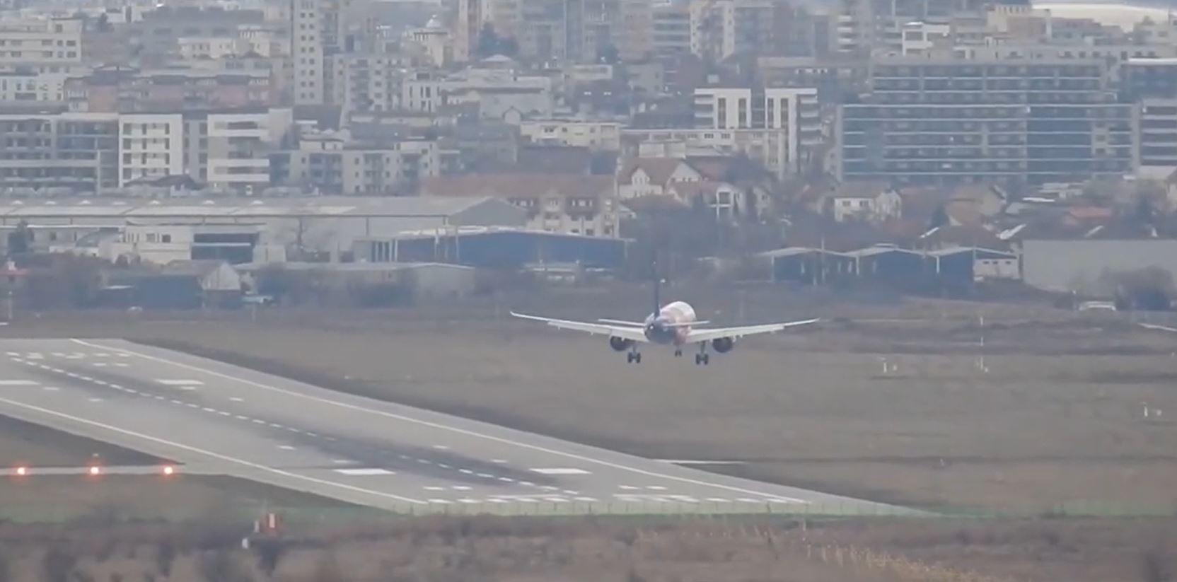 Aterizări spectaculoase la Cluj-Napoca, pe furtună. Ce înseamnă "crabbing"