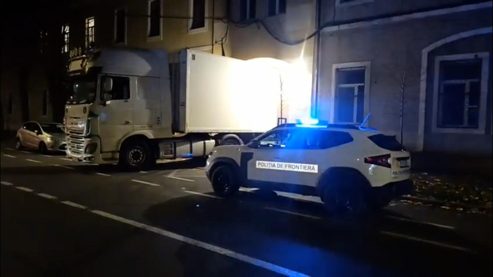 Ţigări de peste un milion de euro, descoperite în TIR-ul unui şofer român în Vama Nădlac