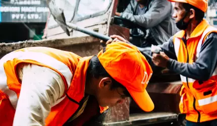 România mai aduce 90.000 de muncitori străini din 2026. Domeniul în care e mare nevoie de angajaţi