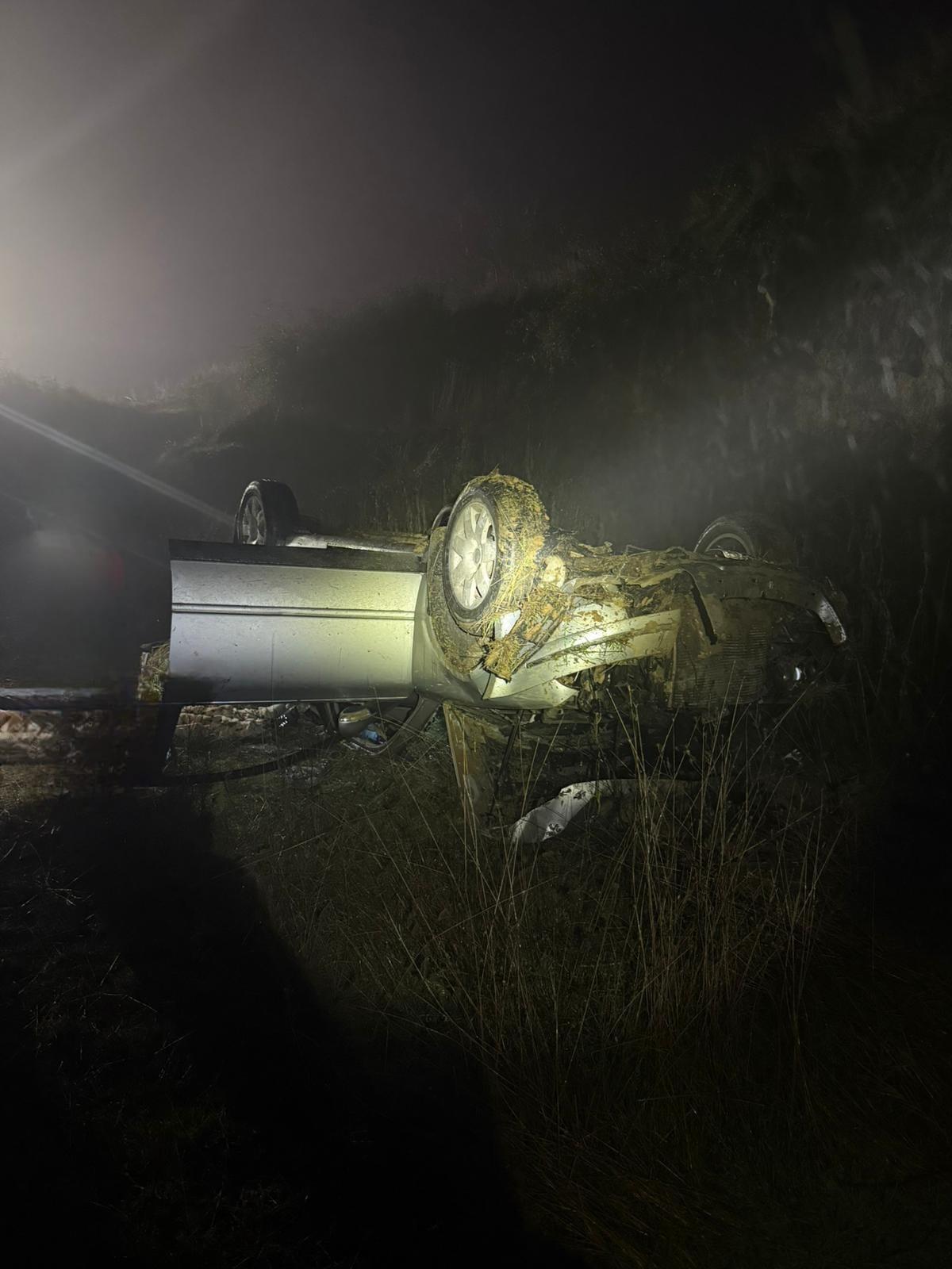 S-a urcat băut la volan şi şi-a condus prietenul spre moarte, după ce s-a răsturnat cu maşina în Dolj