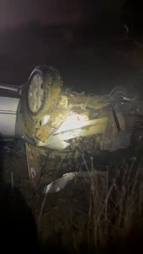 S-a urcat băut la volan şi şi-a condus prietenul spre moarte, după ce s-a răsturnat cu maşina în Dolj