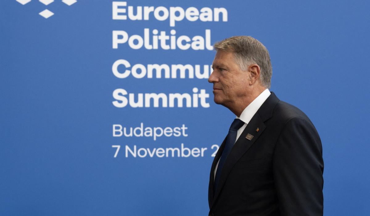 ''Iohannis parăseşte Palatul Cotroceni din cauza extremei drepte'', a titrat presa externă imediat după anunţul preşedintelui.