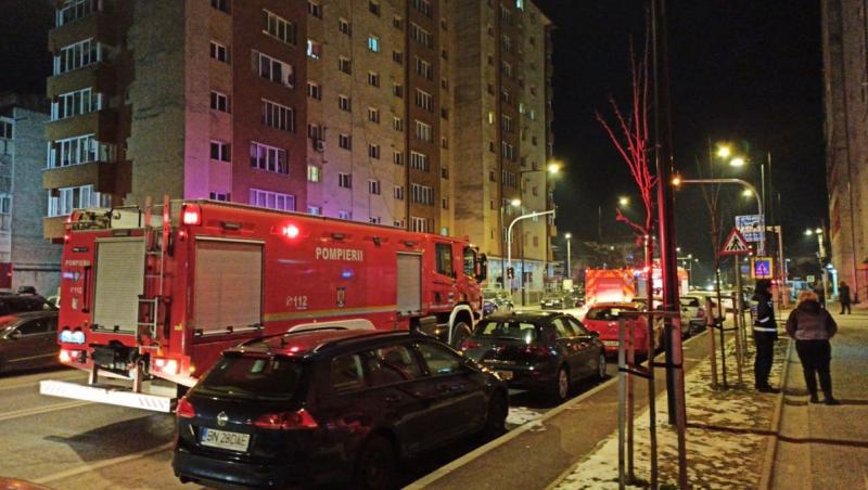 Panică într-un bloc din Bistriţa. O trotinetă electrică a luat foc şi a provocat un incendiu