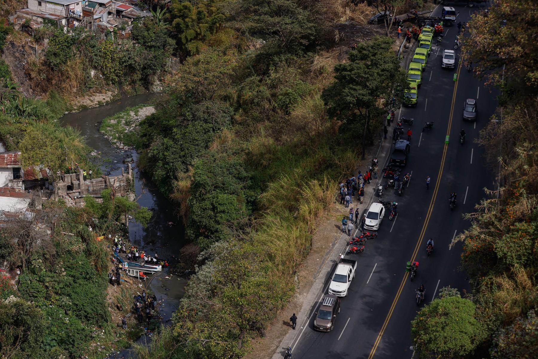 Un autocar plin cu pasageri s-a răsturnat într-o râpă din Guatemala