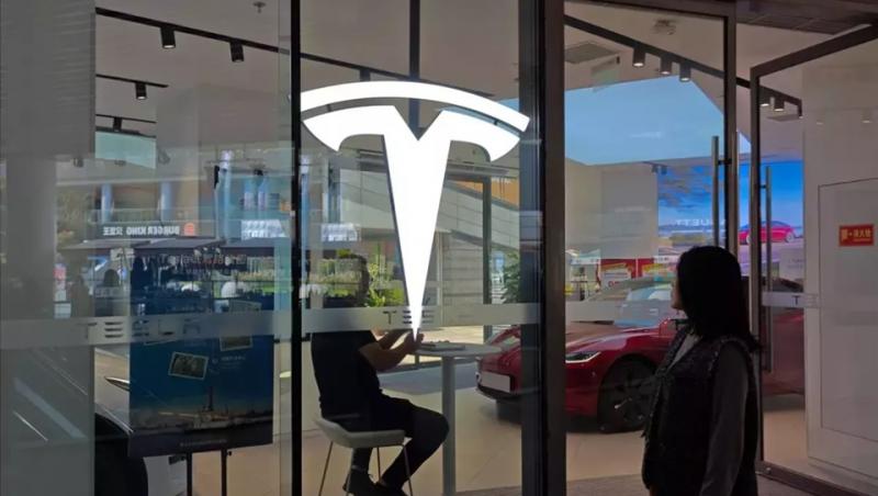 O femeie a dat în judecată Tesla, dar a ajuns să plătească tot ea 23.000 de dolari