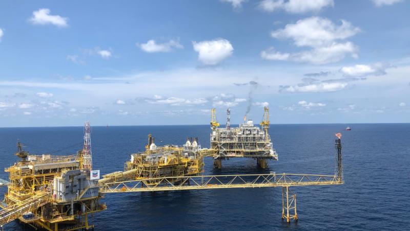 Un gigant petrolier anunţă că va concedia aproape 8.000 de angajaţi pentru a reduce cheltuielile