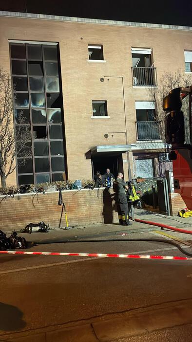 Incendiu devastator în Italia: O româncă și soțul ei au murit sufocați de fum