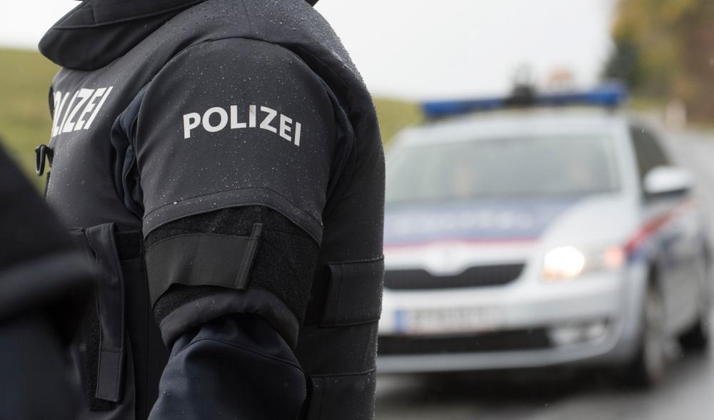 Adolescent de 14 ani, înjunghiat mortal pe o stradă din Austria. Un sirian a atacat mai mulţi trecători