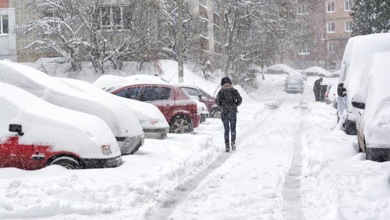 Codul galben de ninsori, extins în București și 10 județe până miercuri dimineață. În Capitală se așteaptă strat de până la 40 cm de zăpadă