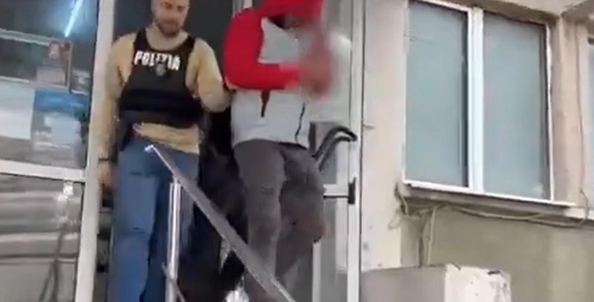 Agresorii care au violat o studentă şi l-au bătut pe iubitul ei, reţinuţi pentru 24 de ore