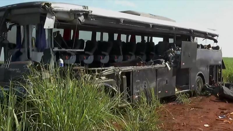 Tragedie în Brazilia: 12 studenți morți după ce autobuzul în care se aflau s-a izbit de un camion