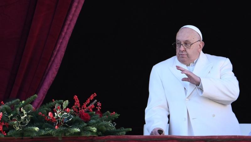 Papa Francisc se află în stare "critică" și a primit transfuzii de sânge după o criză pulmonară, anunță Vaticanul