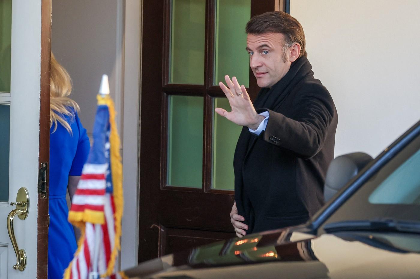 Macron a ajuns pe Casa Albă pentru a discuta cu Trump despre războiul din Ucraina. Preşedintele SUA nu l-a întâmpinat