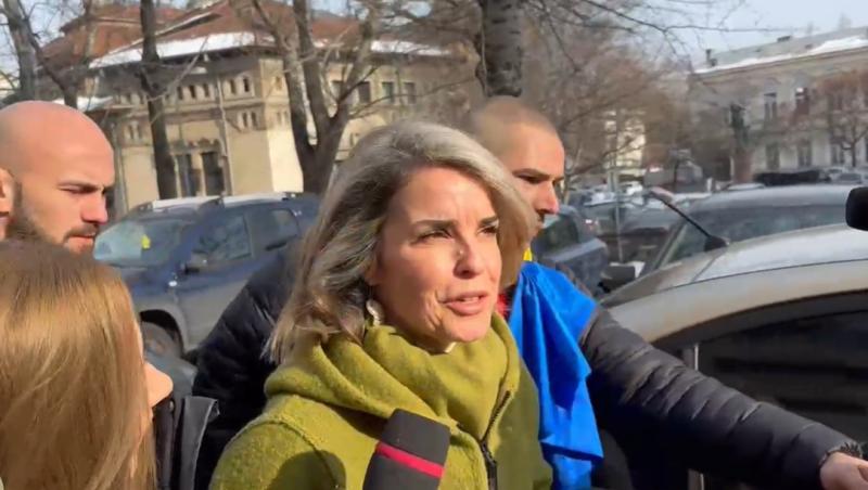 Cristela Georgescu a venit cu bodyguarzii la Parchet: "Este o mascaradă, spectacolul cătușelor"