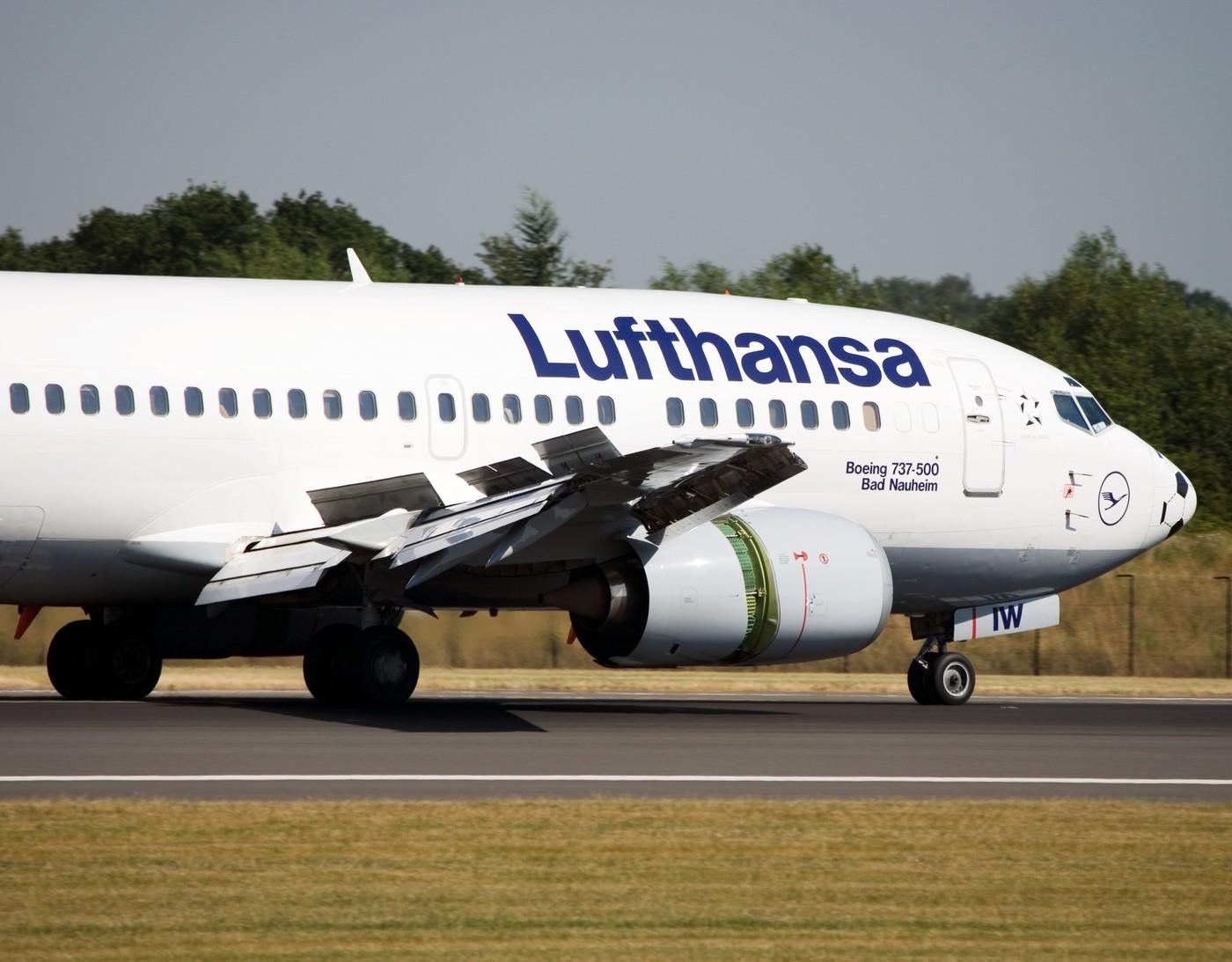 Avion Lufthansa aterizat pe aeroport