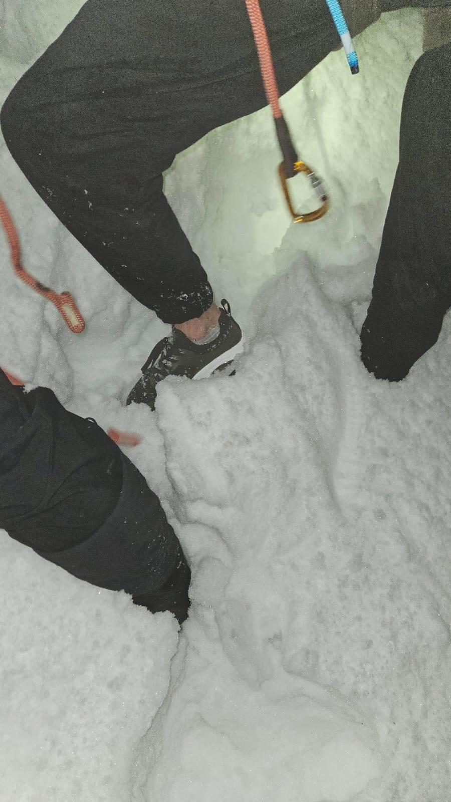 In adidasi pe munte, salvat de salvamontisti