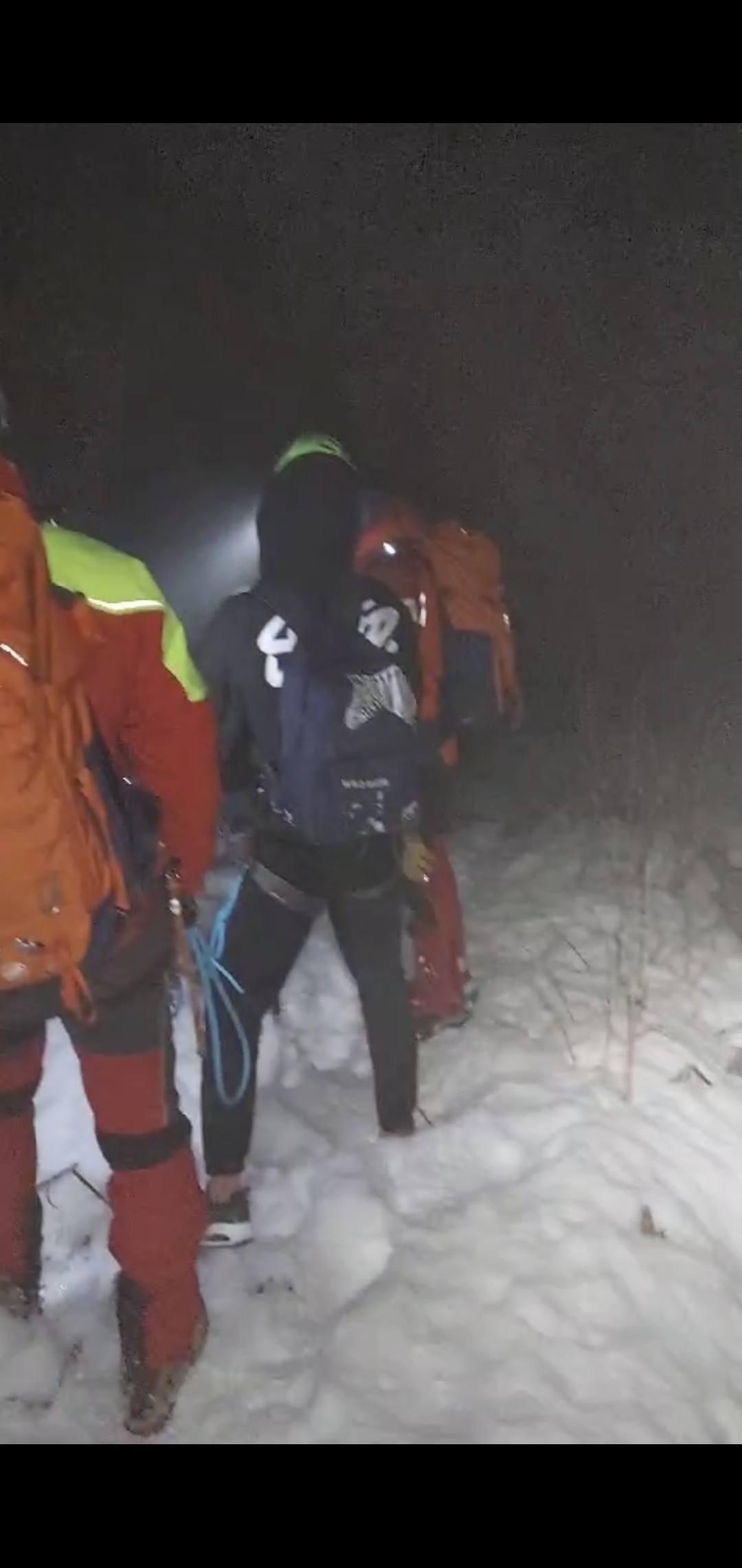 In adidasi pe munte, salvat de salvamontisti