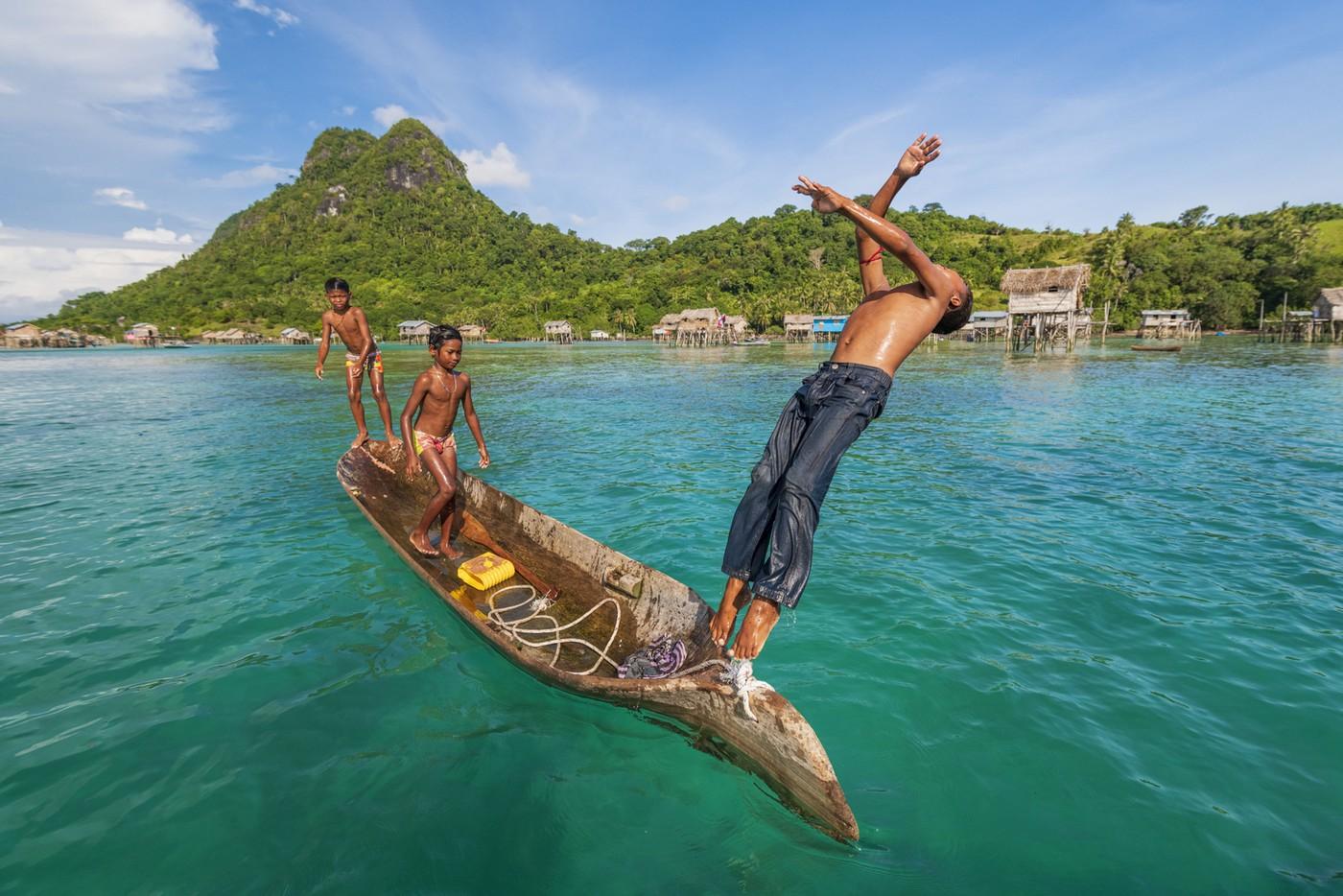 Comunitatea Bajau, oamenii care nu pun aproape niciodată piciorul pe uscat