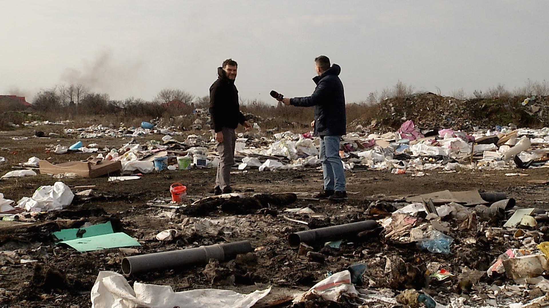 Fac averi uriaşe otrăvind toată Capitala şi sunt de neoprit. Reportaj din Sinteşti, satul care înroşeşte zilnic senzorii de monitorizare a aerului