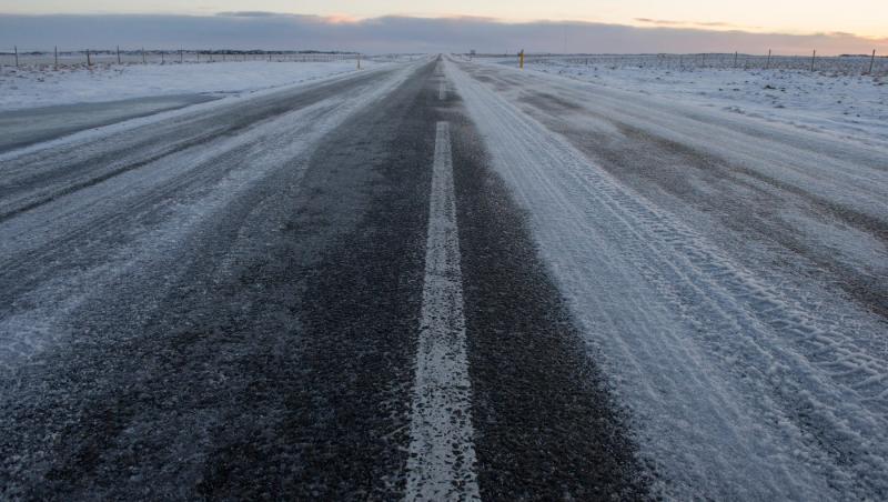 Lapoviţă şi polei în zeci de localităţi, în următoarele ore. Cod galben de vreme severă emis de ANM