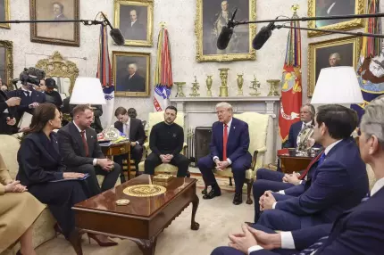 Volodimir Zelenski şi Donald Trump Cum a căzut Zelenski în capcana întinsă de Trump: "A făcut ce ştie el mai bine. A făcut praf un om în faţa camerelor TV"