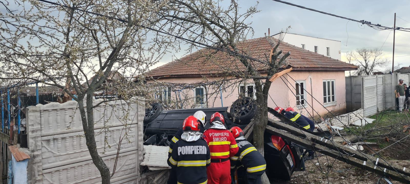 Tragedie pe un drum din Gorj, după ce un şofer a pierdut controlul şi s-a înfipt într-un stâlp. Bărbatul a murit pe loc