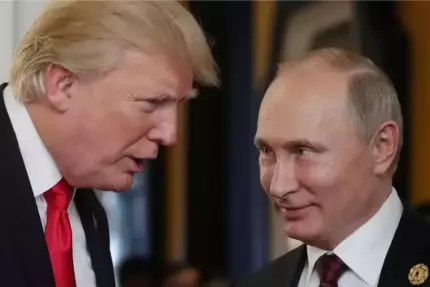 Donald Trump şi Vladimir Putin Trump spune că va discuta marți cu Putin pentru încetarea războiului din Ucraina: "Vom vorbi despre terenuri"