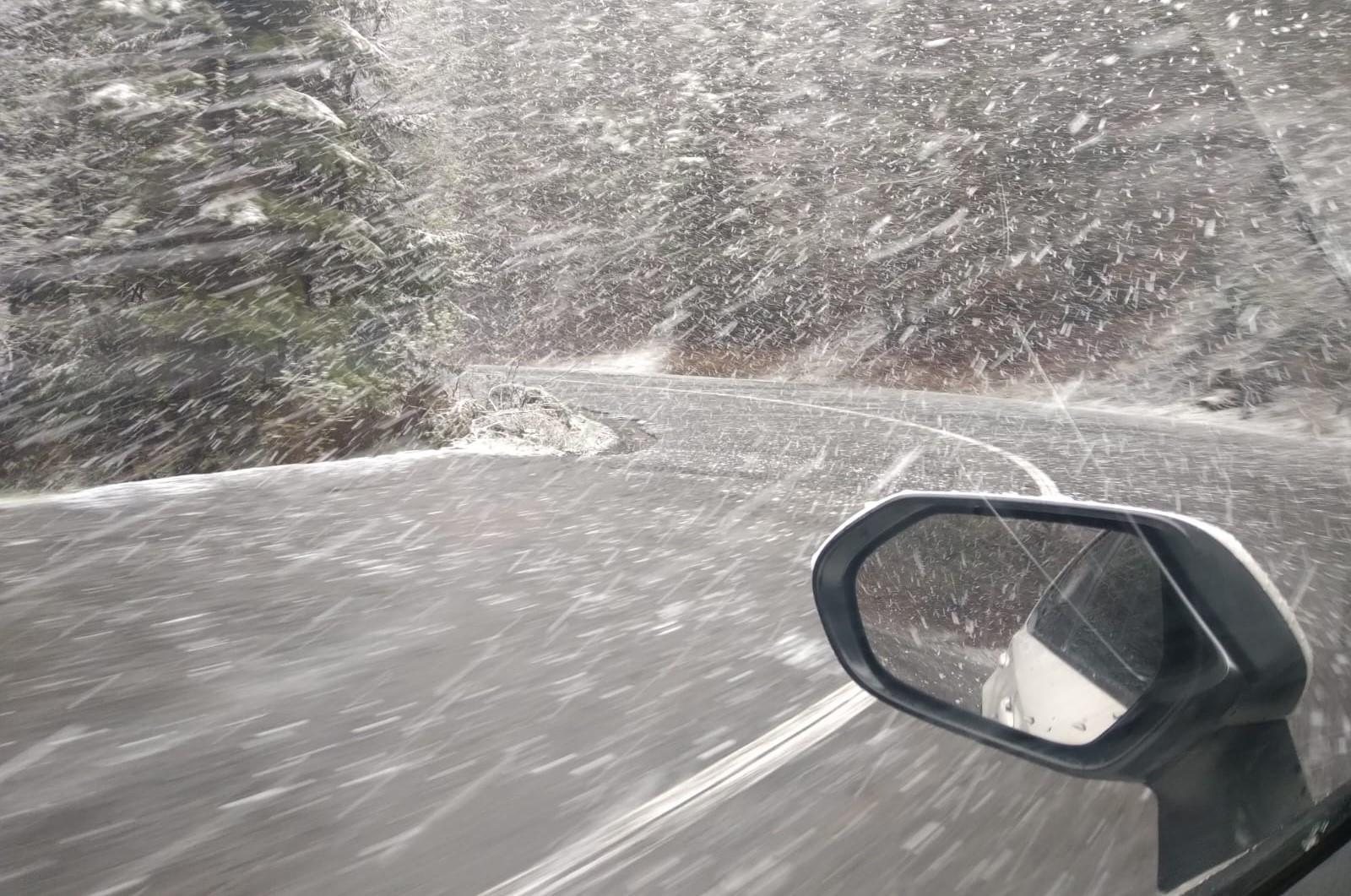 Răcire accentuată și ninsori în toată țara: a fost emisă avertizare cod galben