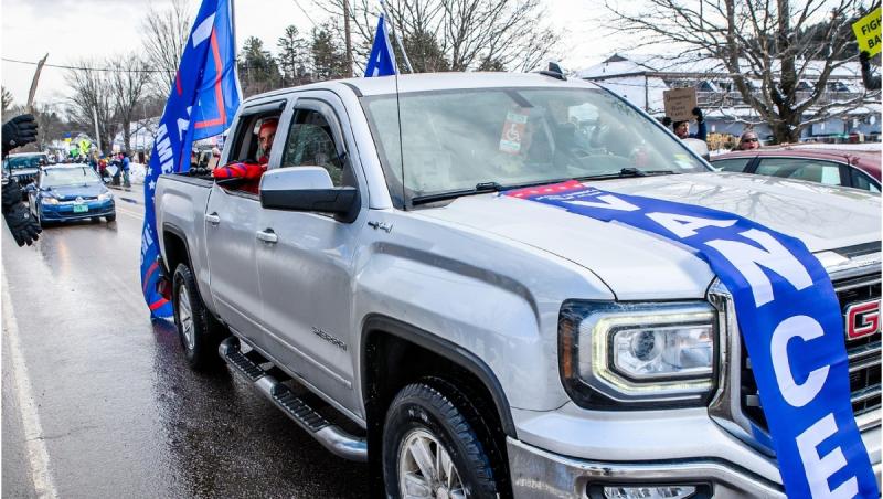 "Du-te și schiază în Rusia". JD Vance, aşteptat de manifestanţi pro-Ucraina într-o staţiune din Vermont. Familia lui a fost mutată într-un loc secret