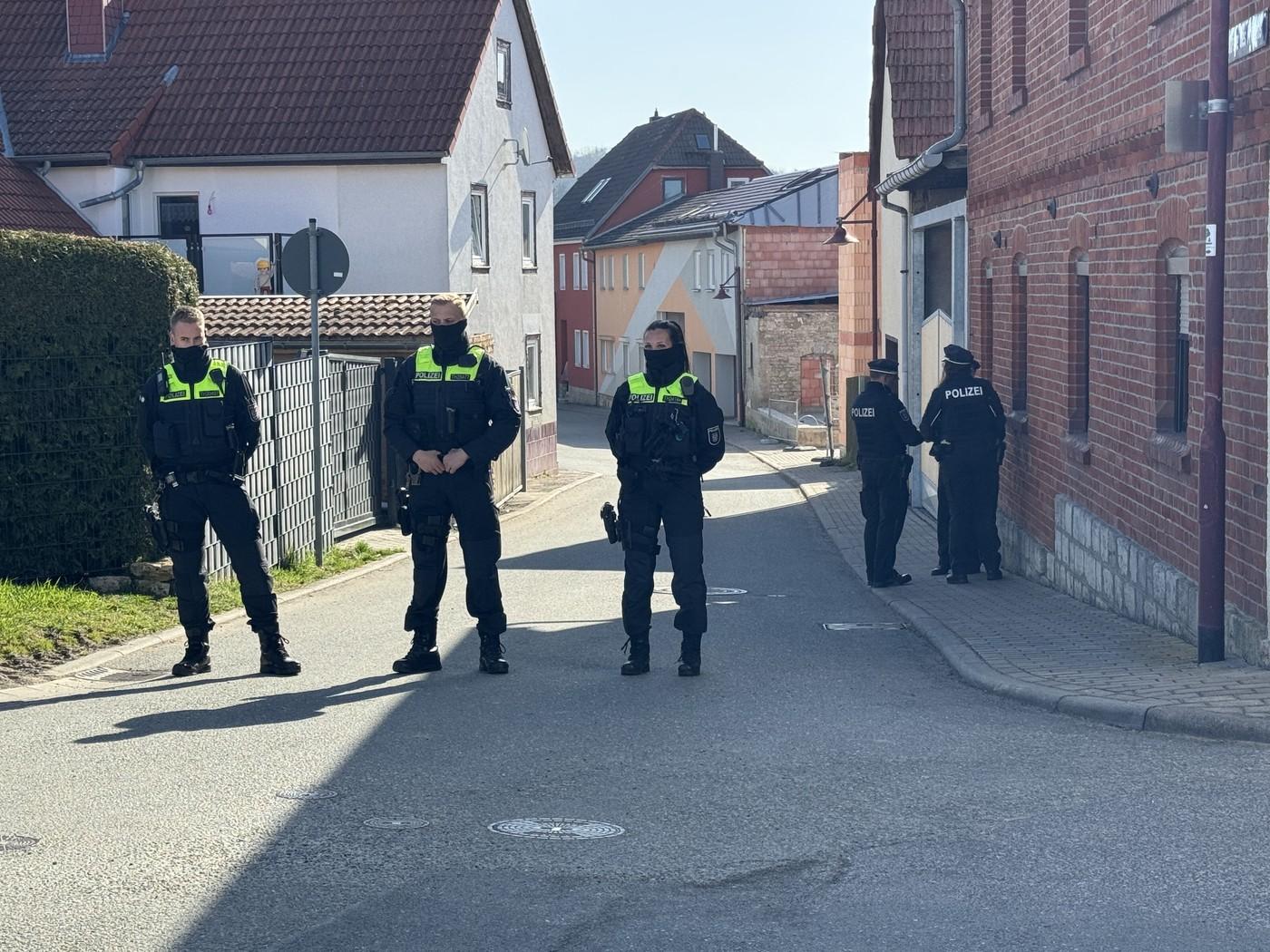 Un poliţist şi-a ucis soţia şi cei doi copii, după care s-a sinucis. Un adevărat film de groază într-o casă din Germania