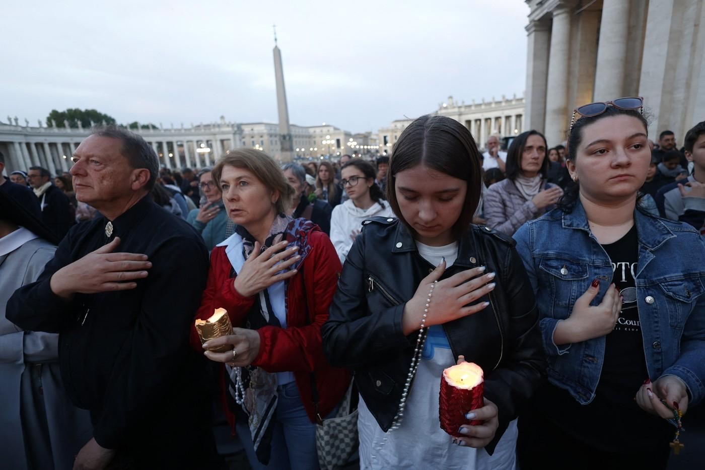 Omagiu adus Papei Francisc în Piața Sfântul Petru