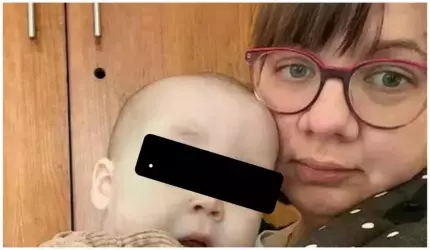 Daisy Crawford si bebelusul ei Mama Daisy Crawford s-a certat cu easyjet