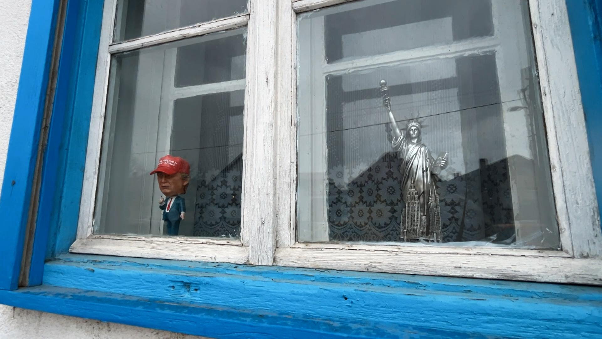 "E vai de capul lui!" Un bărbat din Sibiu, sub control judiciar din cauza pasiunii lui pentru liderii controversaţi