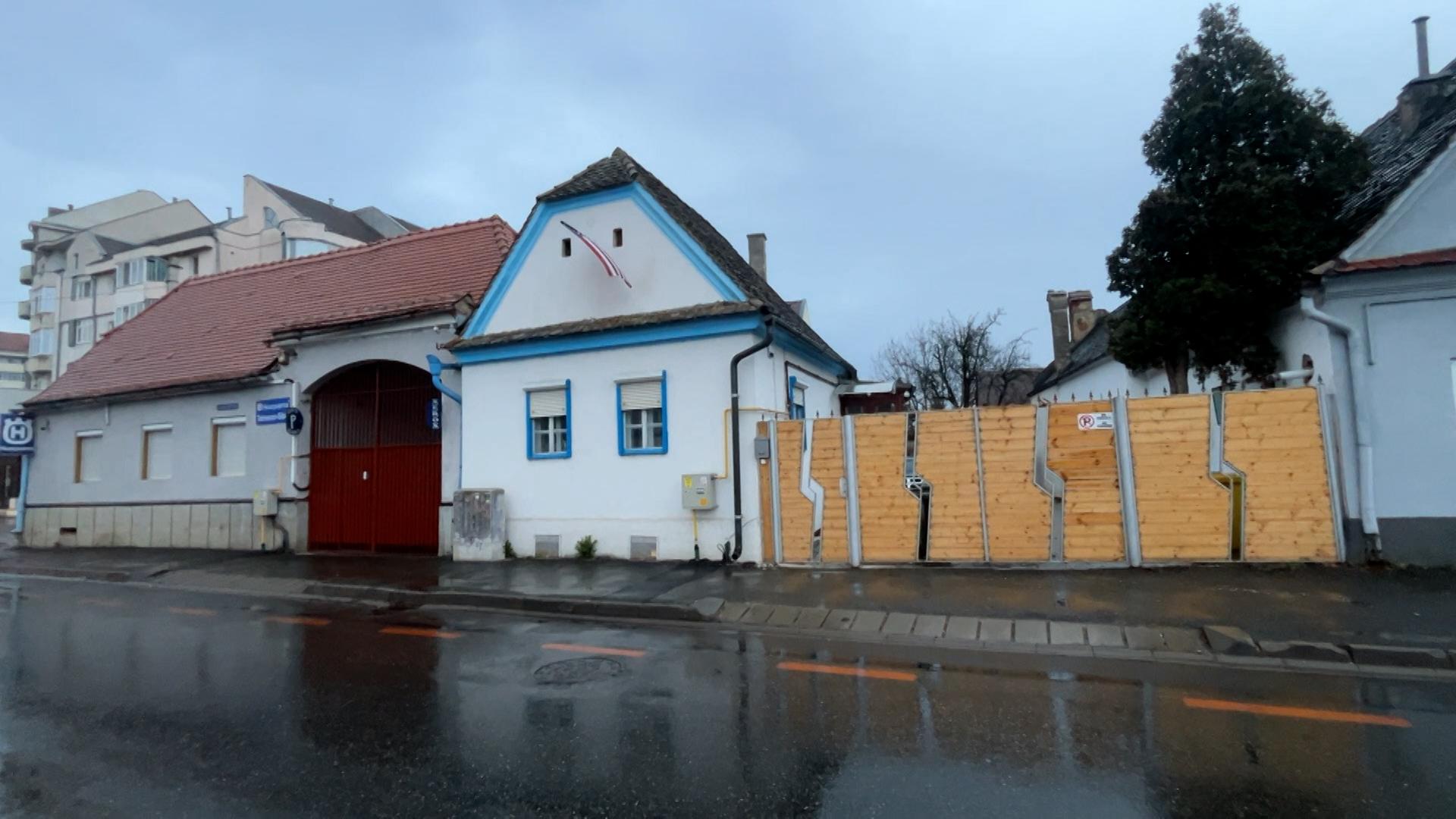 "E vai de capul lui!" Un bărbat din Sibiu, sub control judiciar din cauza pasiunii lui pentru liderii controversaţi