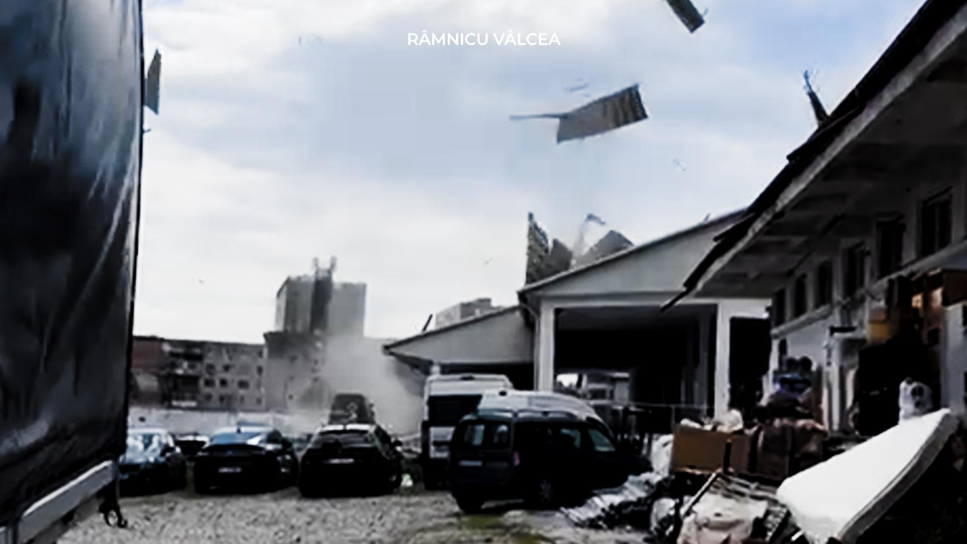 Un vânt de puterea unei tornade a făcut prăpăd în Vâlcea. "Ferească Dumnezeu! Nu îmi vine să cred că am scăpat cu viaţă"