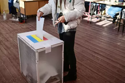 Exit-poll-uri la alegerile prezidenţiale. Cine face duminică sondaje la ieşirea de la urne Exit-poll-uri la alegerile prezidenţiale. Cine face duminică sondaje la ieşirea de la urne