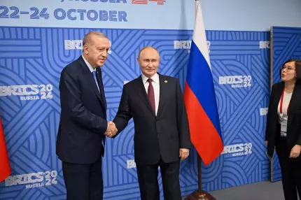 Recep Tayyip Erdogan şi Vladimir Putin Turcia e pregătită să găzduiască negocierile de pace Rusia - Ucraina. Discuţia avută de Erdogan cu Putin