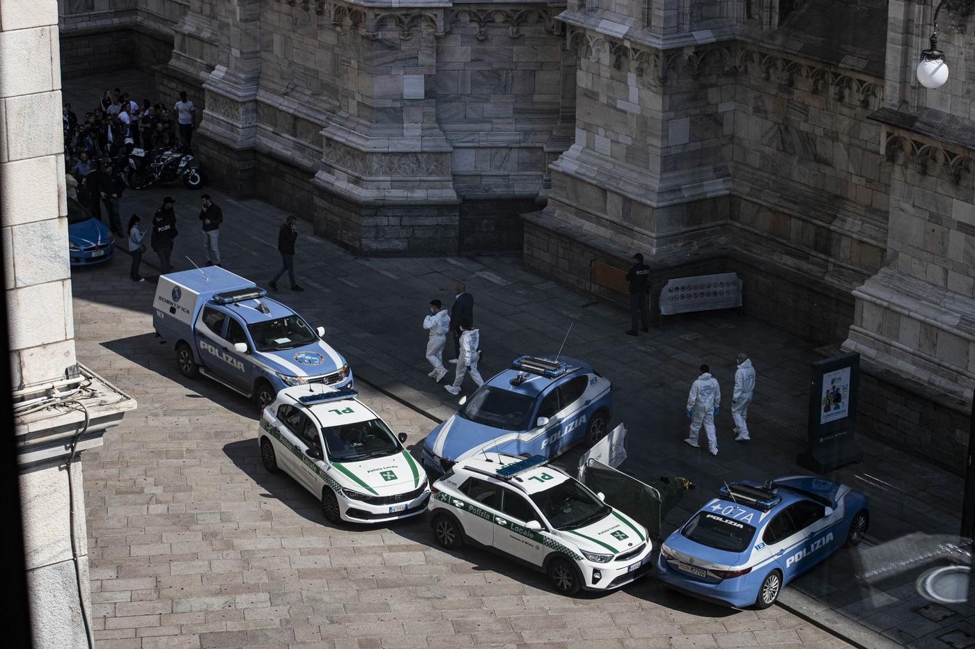 "Am auzit o bubuitură şi am văzut pantofii zburând". Un criminal condamnat, sinucidere şocantă: s-a aruncat în gol de pe Domul din Milano printre turişti