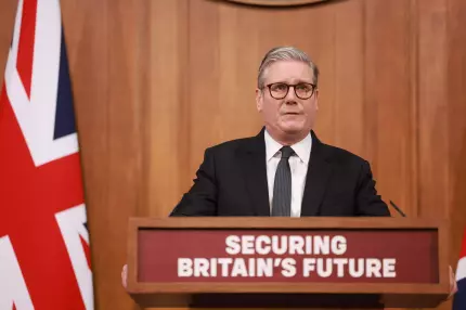 Planul radical al guvernului britanic de reducere a imigraţiei: "Marea Britanie riscă să devină o insulă de străini" Planul radical al guvernului britanic de reducere a imigraţiei: "Marea Britanie riscă să devină o insulă de străini"