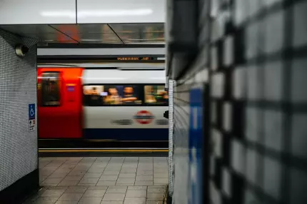 Pană de curent la metroul din Londra: traficul paralizat, haos printre călători Pană de curent la metroul din Londra: traficul paralizat, haos printre călători