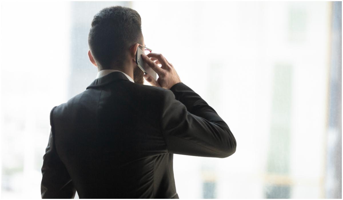 Escroc cu voce de robot, reținut de polițiști. A convins un clujean să-i trimită bani 11 ani la rând