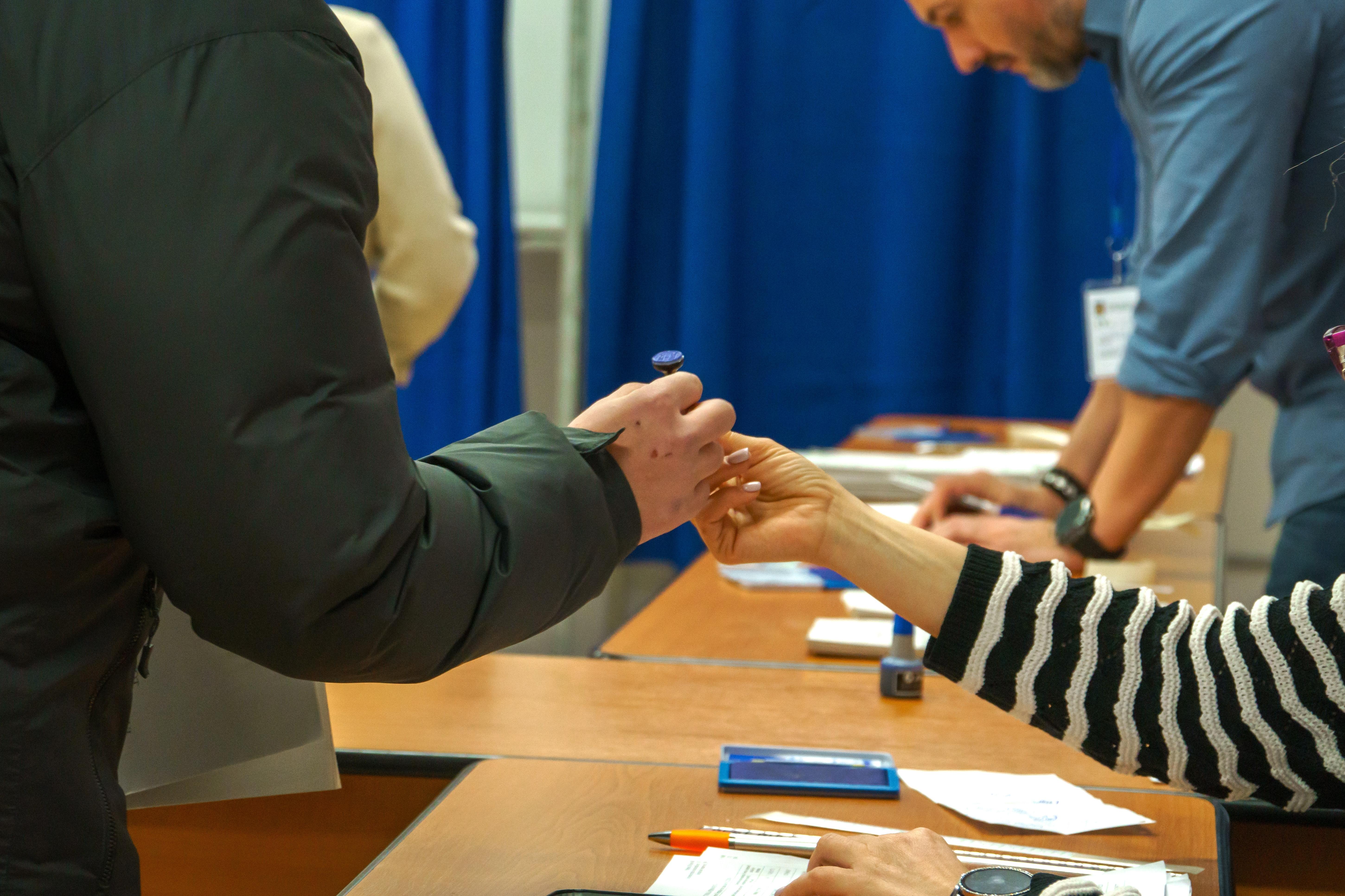 Alegeri prezidenţiale 2025. Prezenţa la vot în timp real